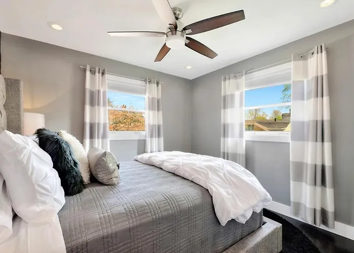 Modern On Monterey, 5 Mins From Memorial Stadium Champaign