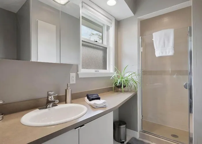 Сasa de vacaciones Modern On Monterey, 5 Mins From Memorial Stadium